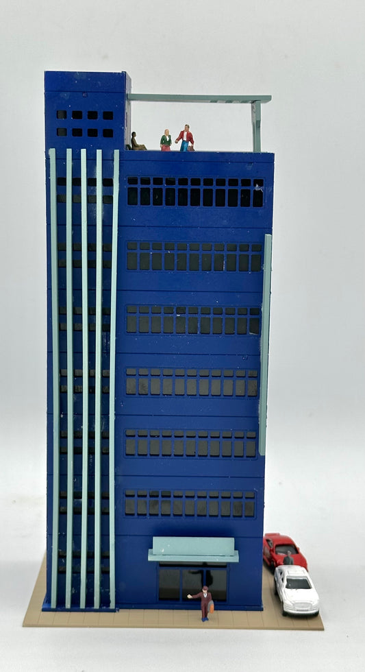 Outlands Style N Scale Custom Built/Painted 8-Story Apartment Building Street Figures/Vehicles