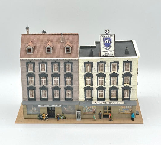 Pola N Scale Custom Weathered "Grand Hotel" Fully Assembled New Diorama