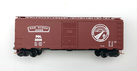 Deluxe Innovations N Scale San Diego & Sons 1944 AAR Boxcar Pacific Desert Line