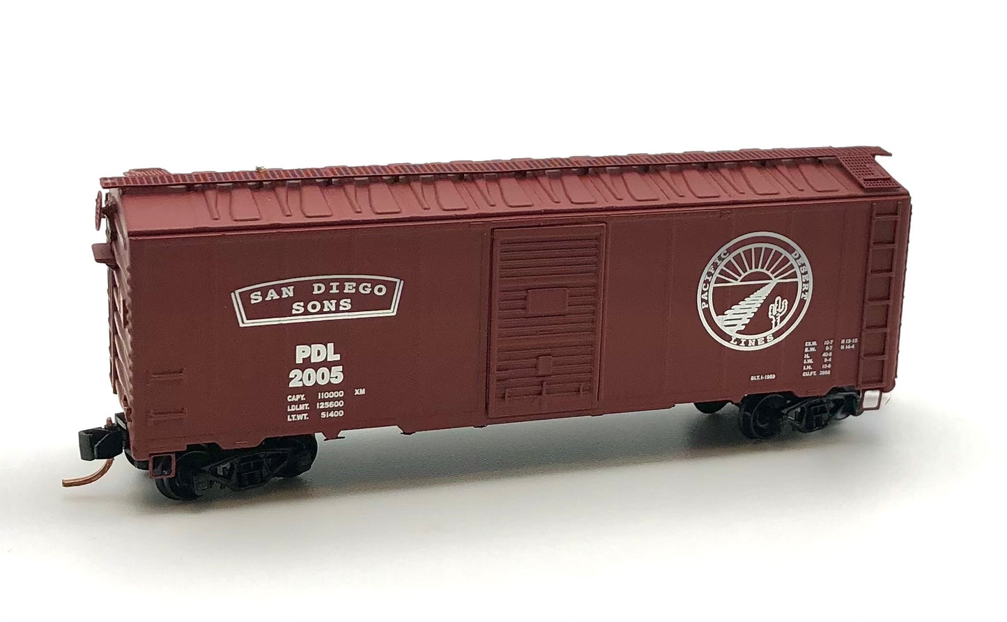 Deluxe Innovations N Scale San Diego & Sons 1944 AAR Boxcar Pacific Desert Line