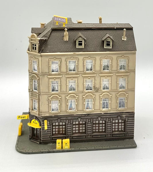 Pola N Scale Weathered Custom 5-Story Apartment Building/Post Office