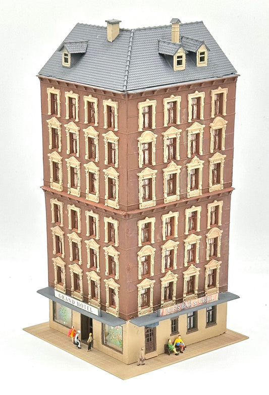 Unique Pola N Scale Custom Built/Painted a 8-Story Apartment Block Fully Assembled