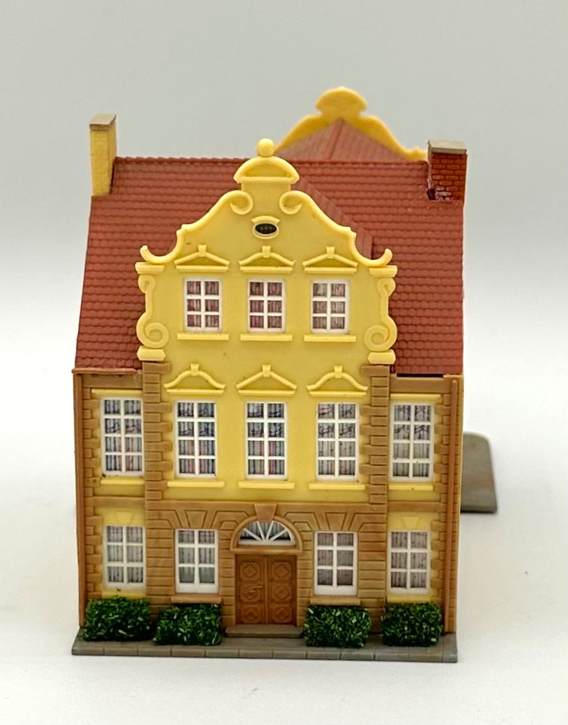Kibri N Scale 3-Story Apartment Building, Fully Assembled with Custom ...