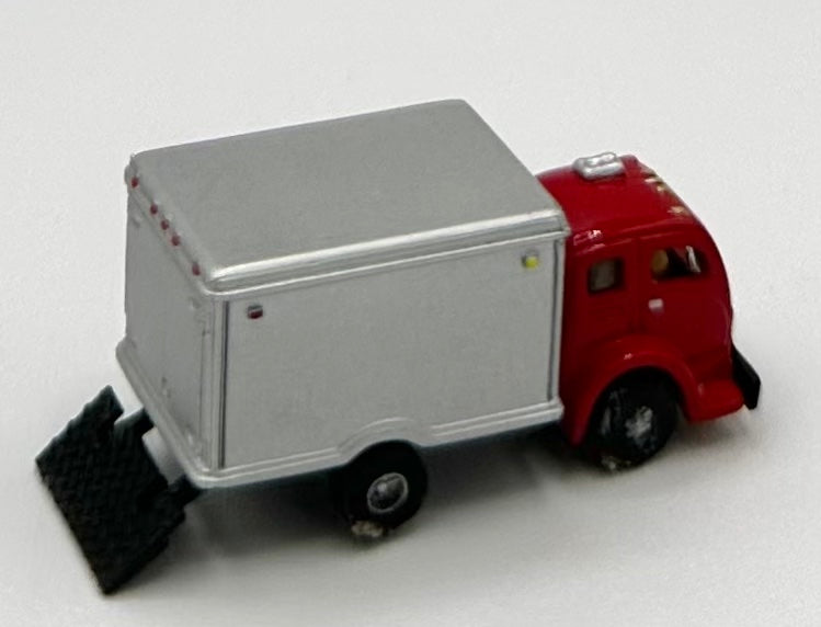 CMW N Scale Die Cast  Red/ Silver Delivery Box Truck with Tail lift