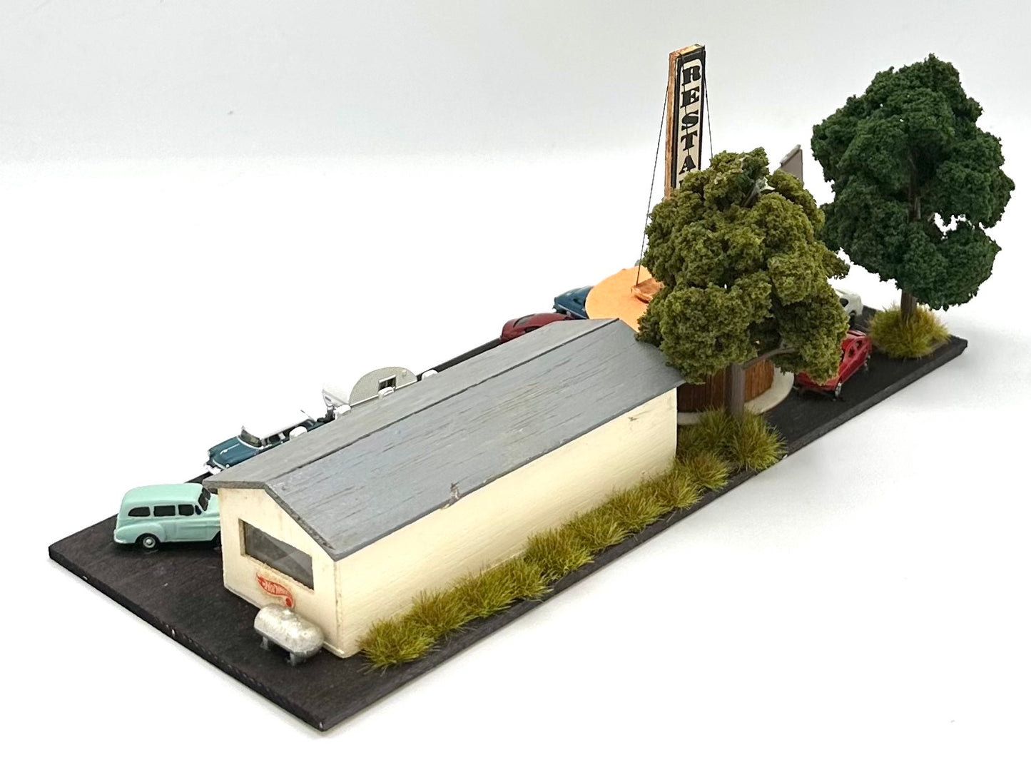 N Scale Weathered Custom Built & Painted  Roadside Cafe/Gulf Gas Station Diorama