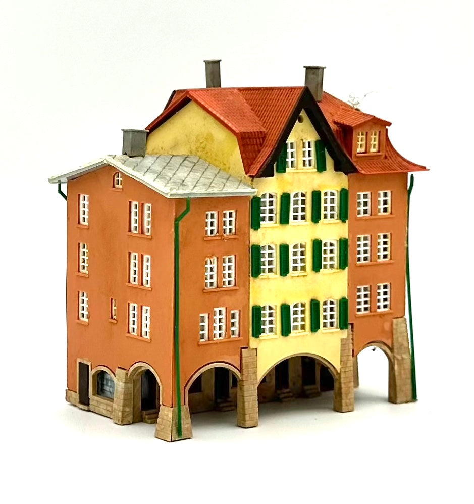 Kibri Z Scale 5-Story Custom Painted/Weathered Town House Fully Assembled