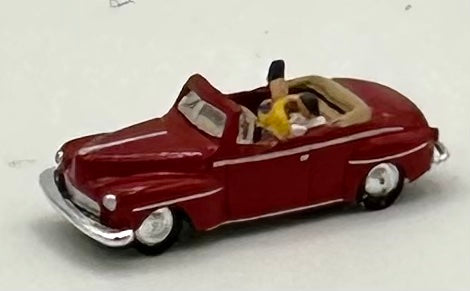 N Scale 1950's Open Top 2 Door Coupe with Couple on the Back Seat