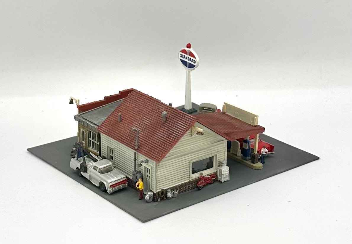 Woodland Scenics N Scale BN 5203 "Sonny's Super Service" Diorama