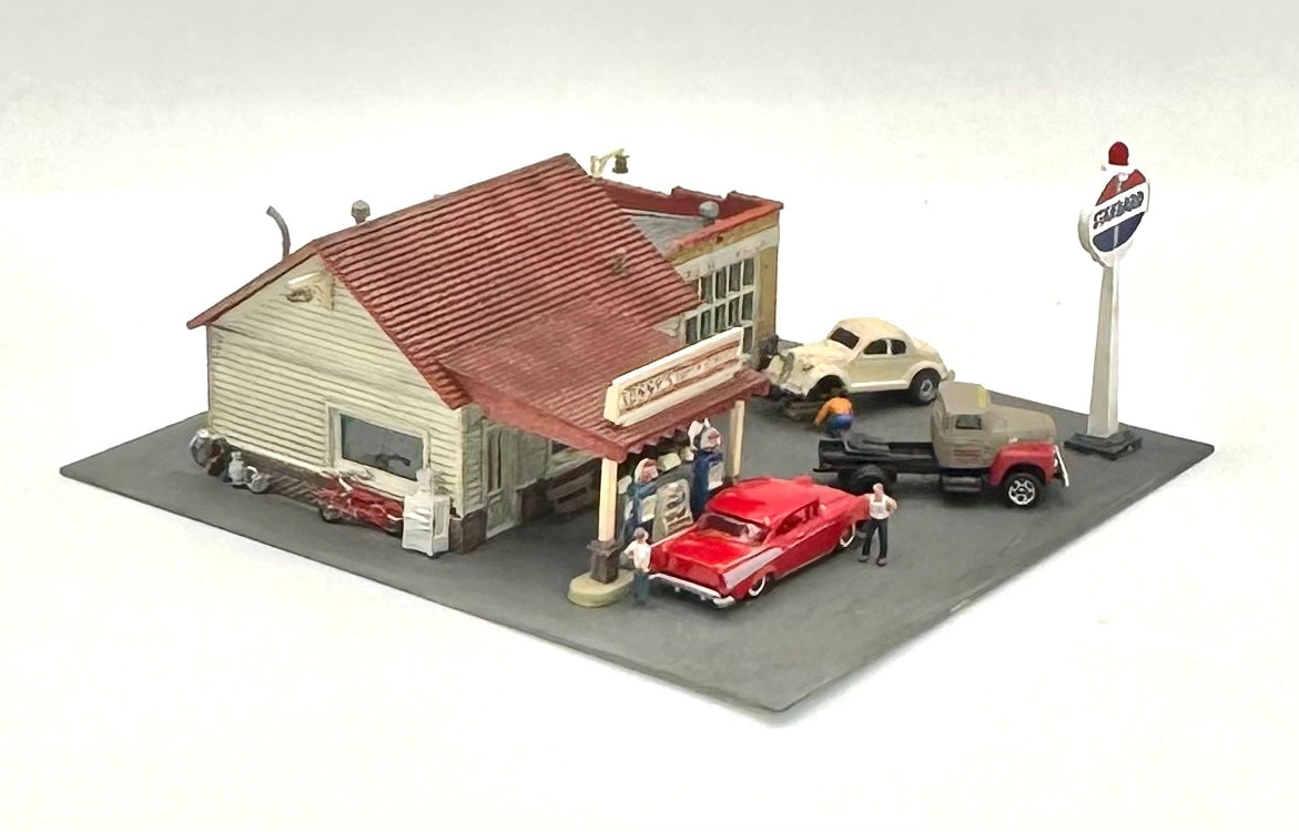 Woodland Scenics N Scale BN 5203 "Sonny's Super Service" Diorama