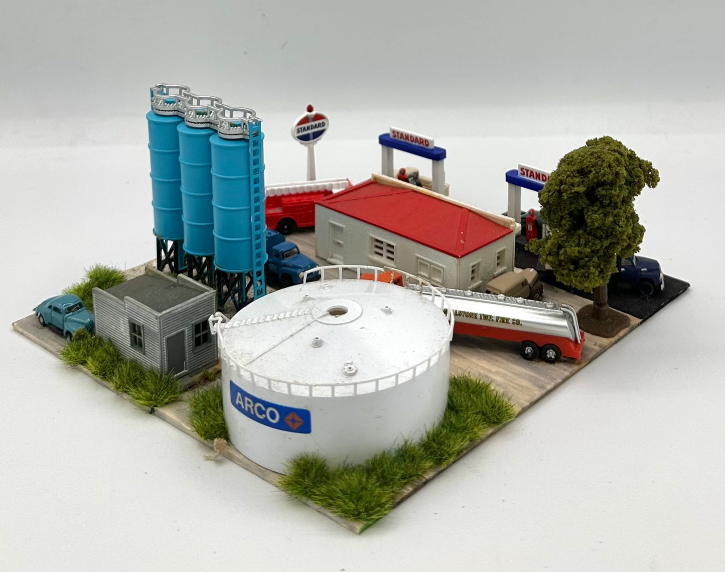 N Scale Weathered Custom Built Standard Gas  Station and Tanker Supply Depot Diorama