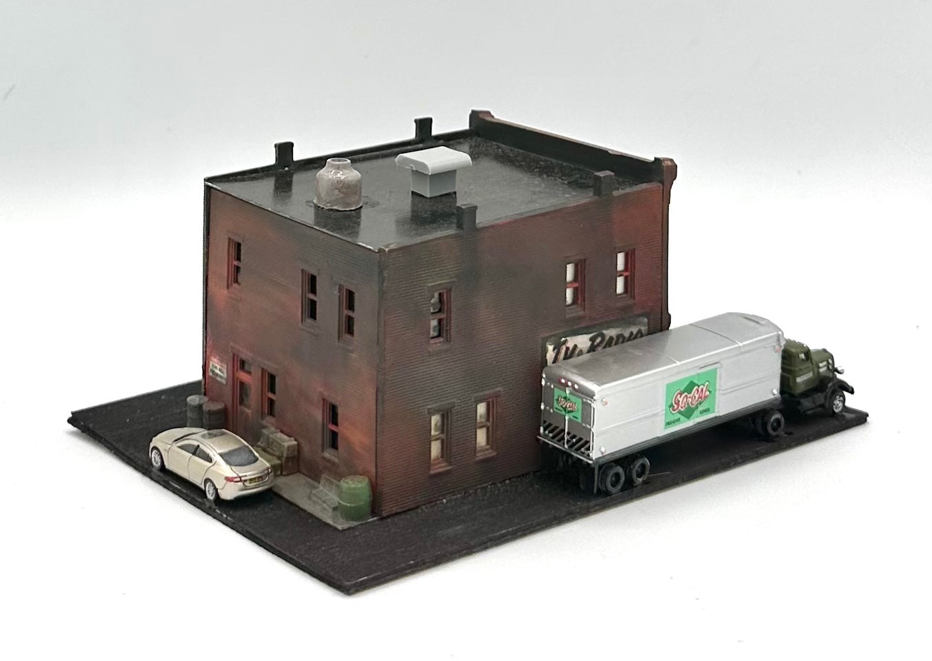 Woodland Scenics DPM, N Scale Custom Weathered 2 Story "B" TV Store Diorama.