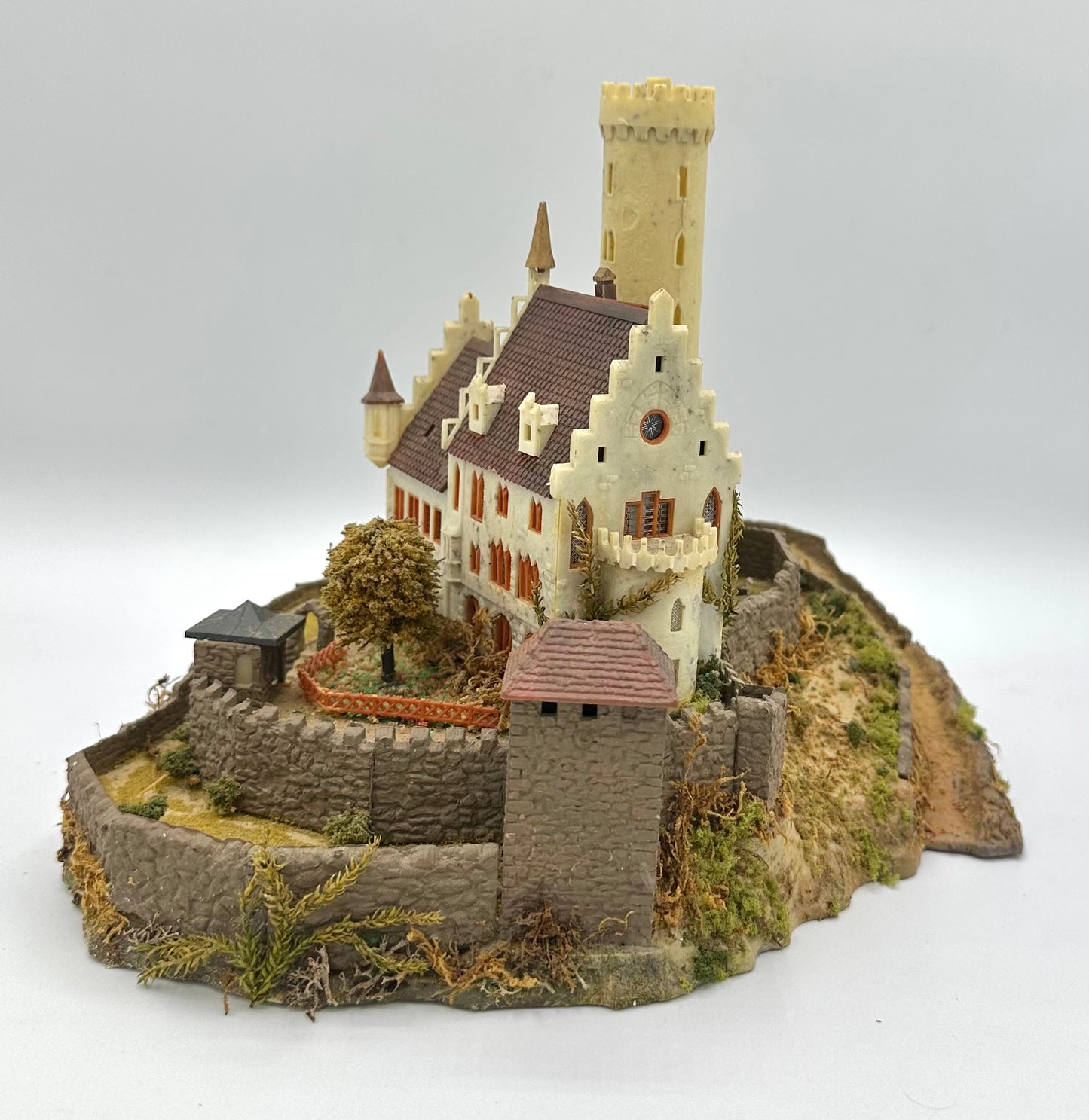 Very Rare Kibri Z Scale Lichtenstein Castle Custom Painted/Weathered Fully Assembled
