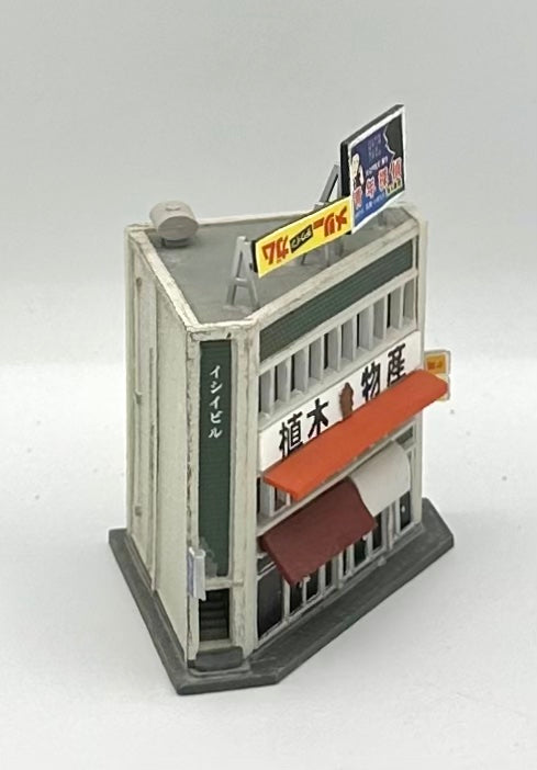 TomyTec N Scale Japanese Style Weathered 3-Story Corner Shop