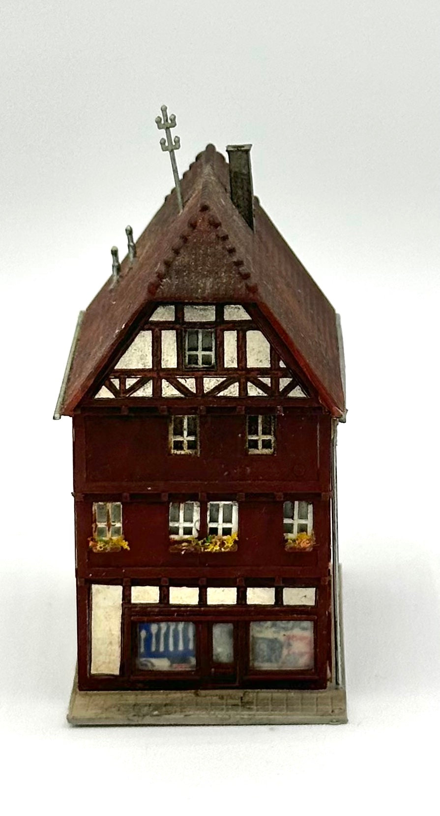 Kibri Z Scale, 4-Story Apartments/ Ground Floor Shops Custom Painted/Weathered Full Assembled Lighted