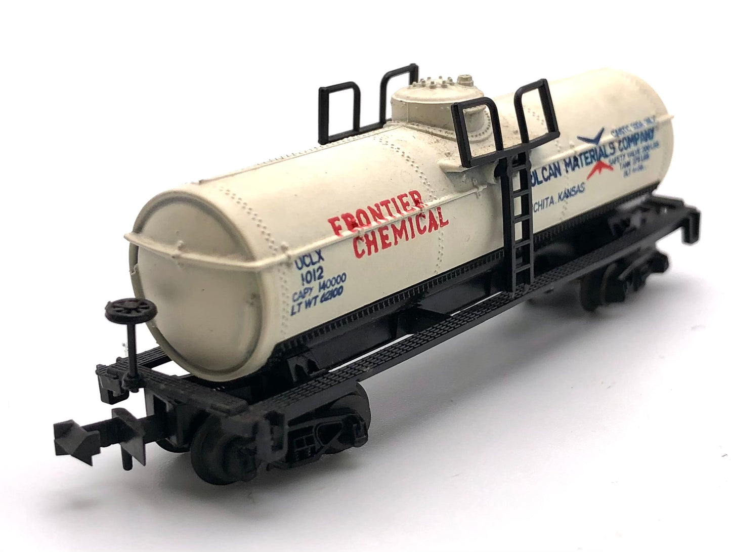 Atlas 2262 N Scale Frontier Chemicals Cylindrical Chemical Tank car UCLX 1012