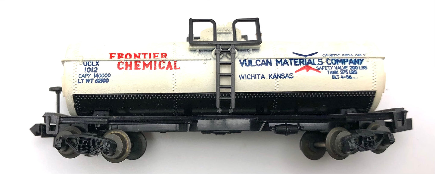 Atlas 2262 N Scale Frontier Chemicals Cylindrical Chemical Tank car UCLX 1012