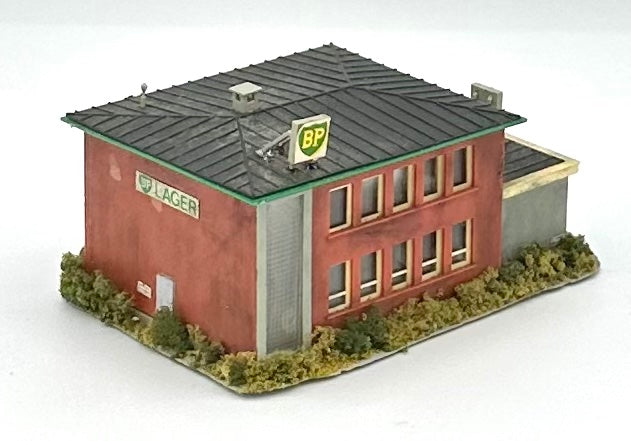 Kibri Z Scale Custom Painted, Weathered,Office/Factory Building Fully Assembled Lighted