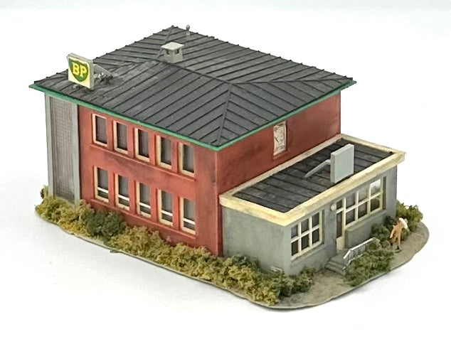 Kibri Z Scale Custom Painted, Weathered,Office/Factory Building Fully Assembled Lighted