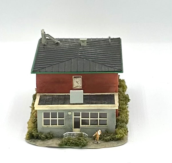 Kibri Z Scale Custom Painted, Weathered,Office/Factory Building Fully Assembled Lighted