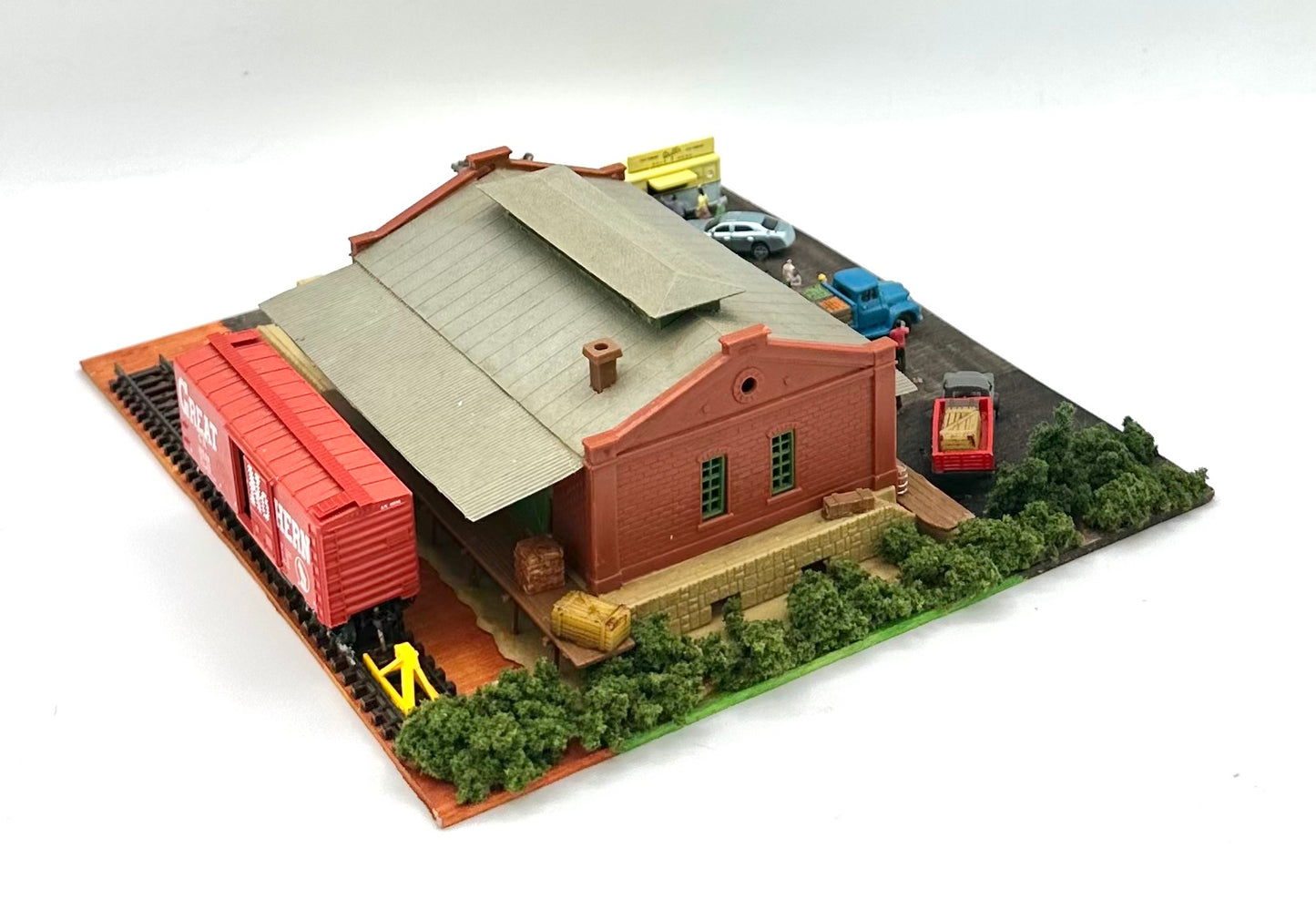 ModelPower N Scale Custom 2 Story Trackside Warehouse And Yard Lighted Diorama