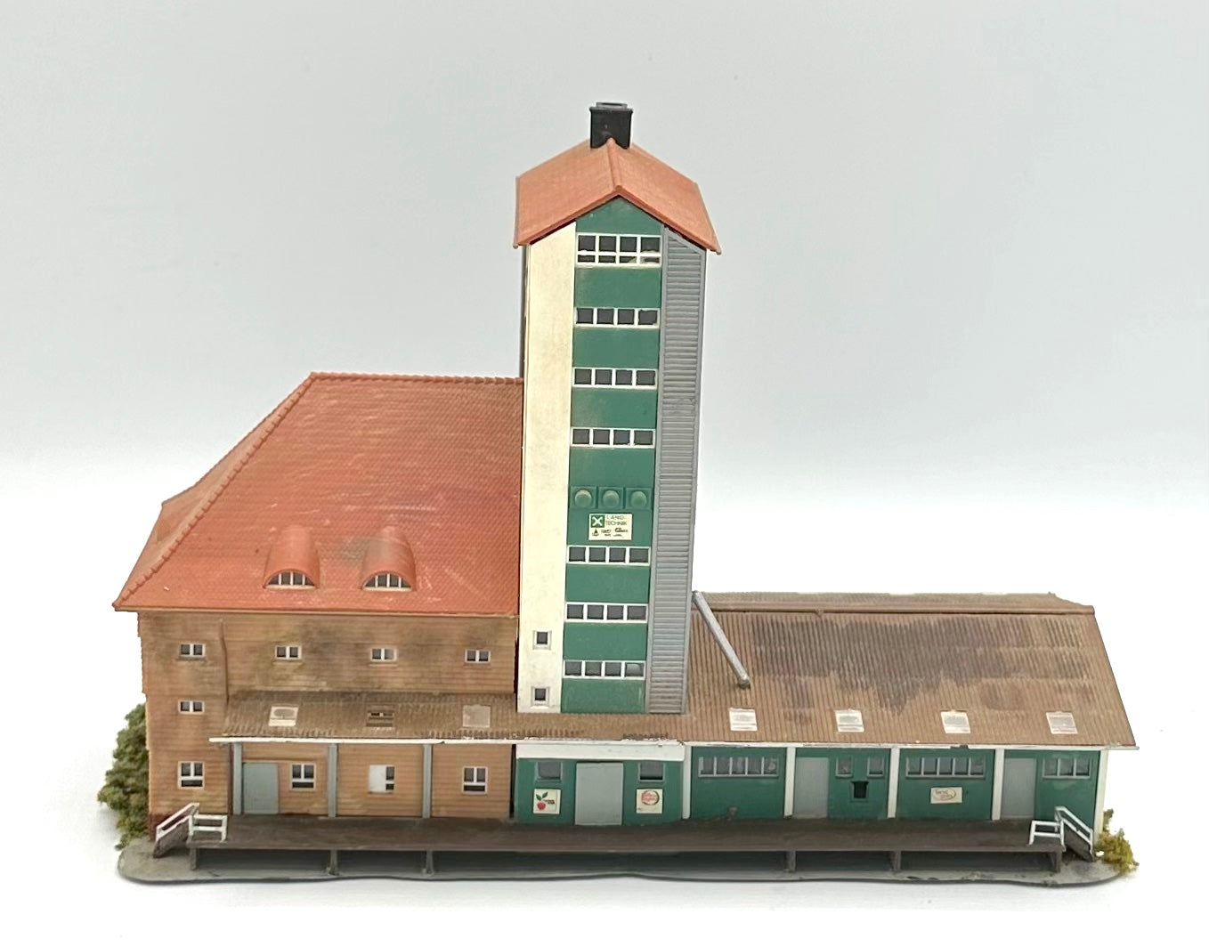 Kibri Z Scale Large Modern Weathered/Custom Painted Factory/Warehouse Building Fully Assembled Lighted