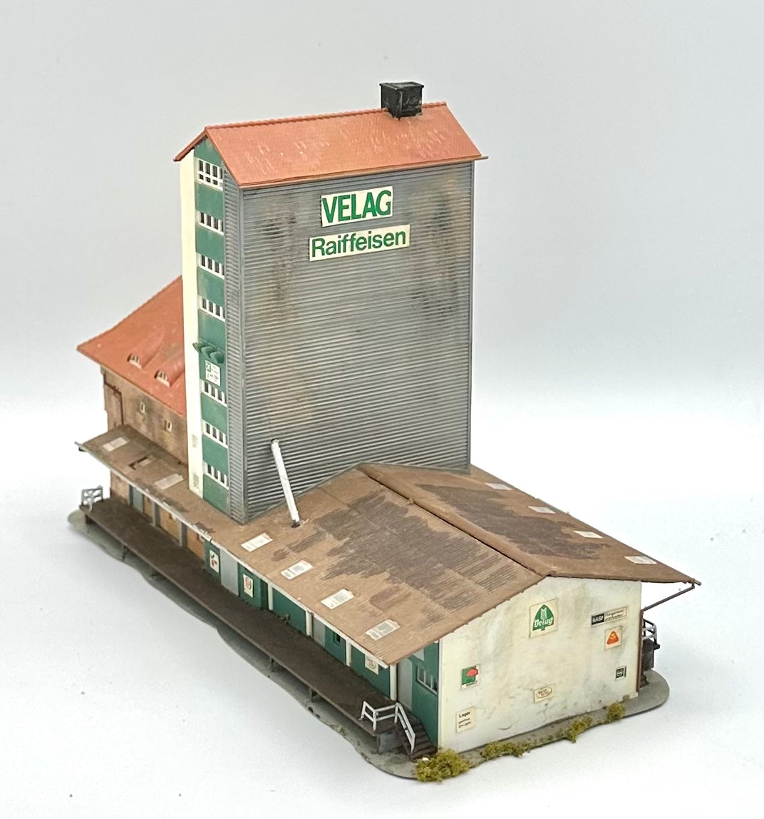 Kibri Z Scale Large Modern Weathered/Custom Painted Factory/Warehouse Building Fully Assembled Lighted