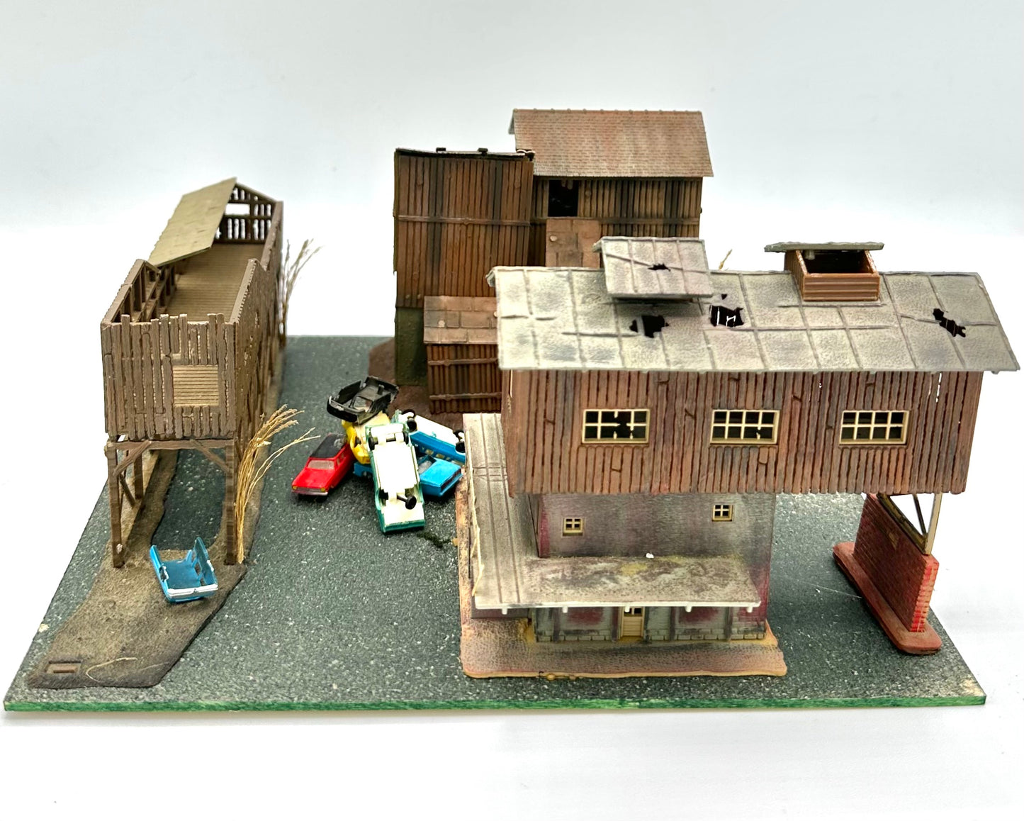 Model Power  N Scale Custom Weathered  Derelict Industrial Buildings Diorama