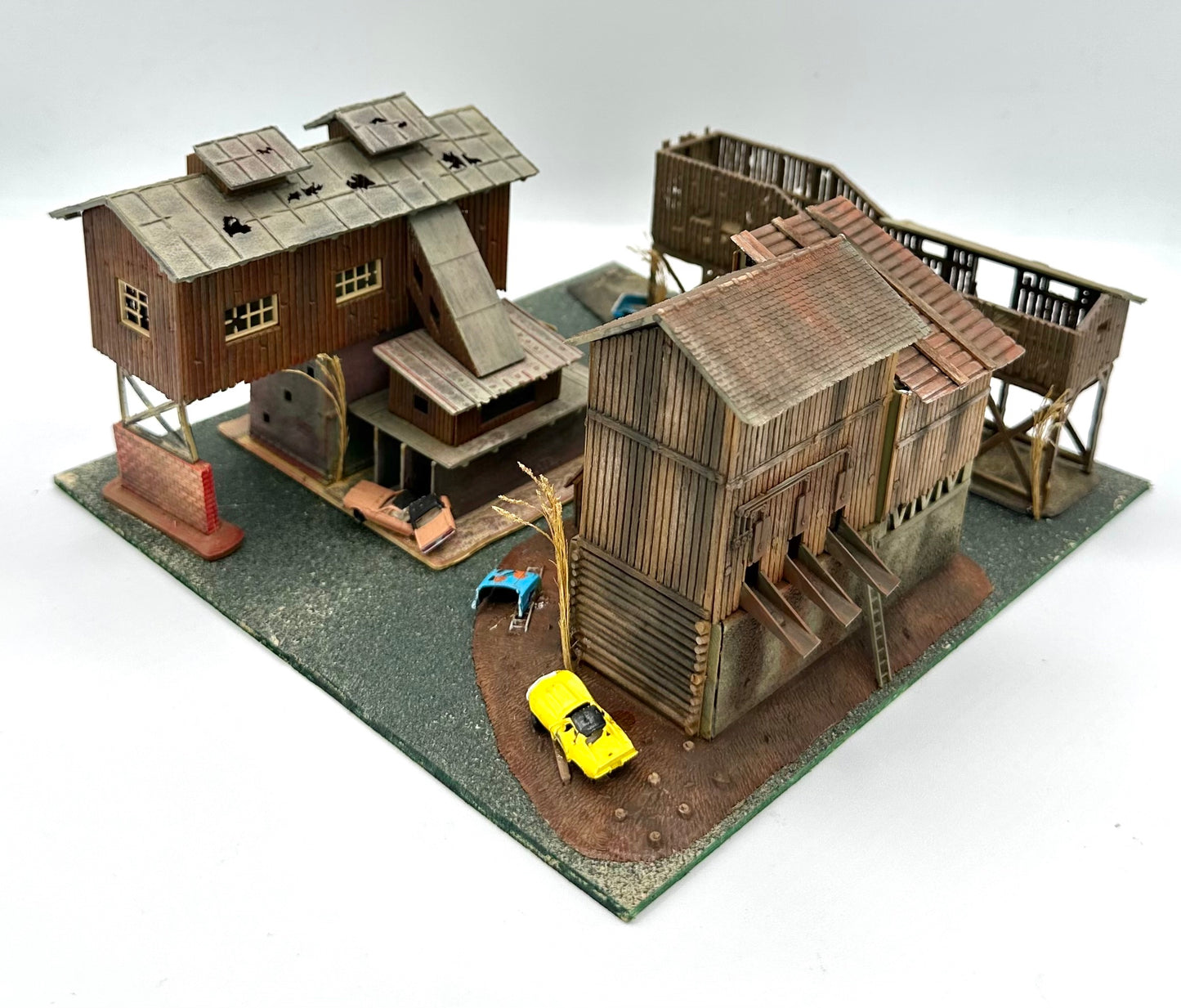 Model Power  N Scale Custom Weathered  Derelict Industrial Buildings Diorama