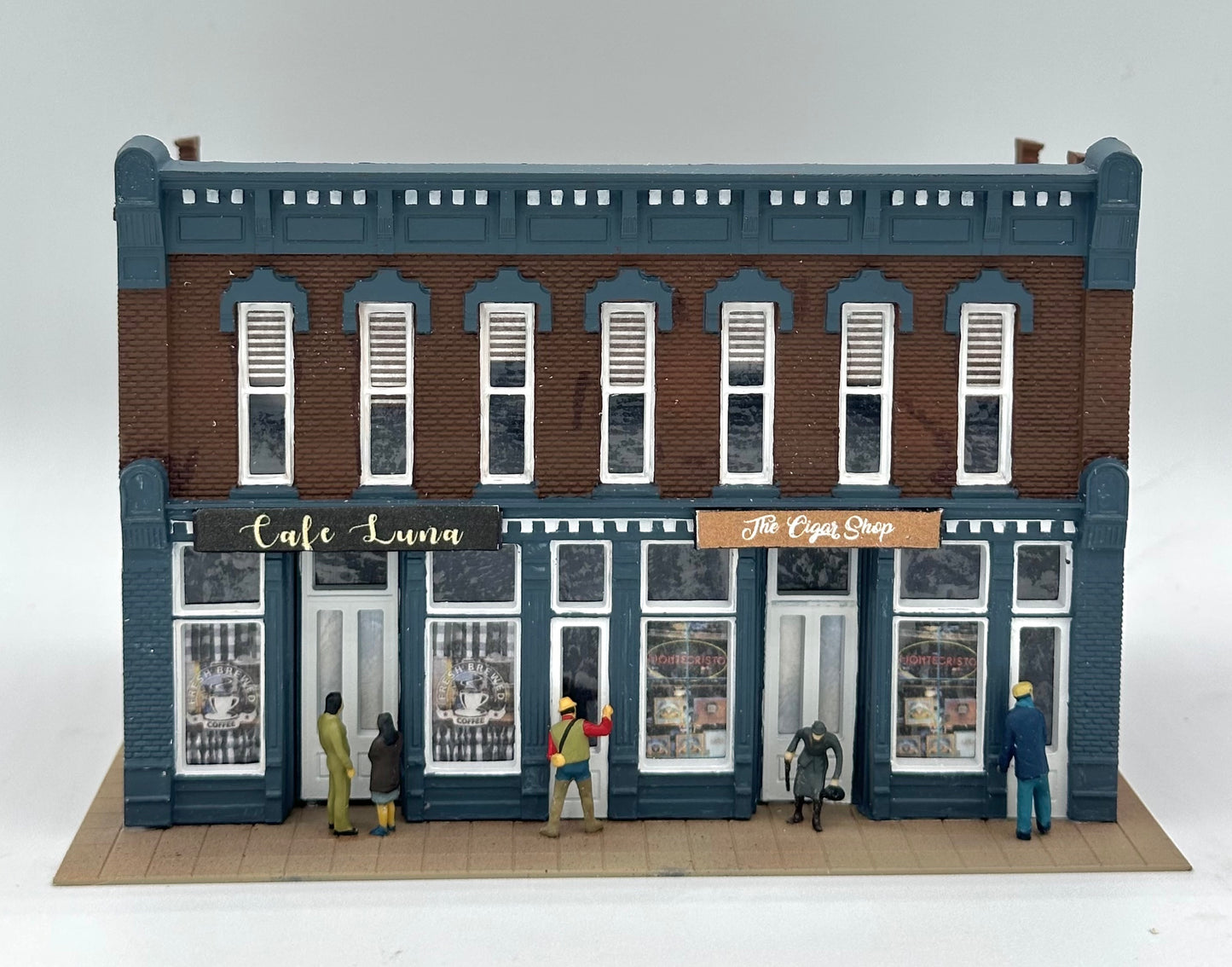 DPM HO Scale Fully Assembled High St. Block "Cafe Luna/The Cigar Shop " Lighted