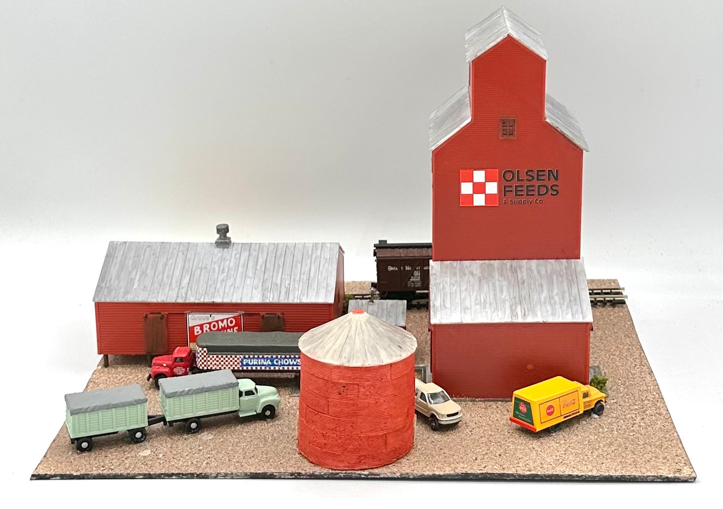 Walthers Cornerstone N Scale 933-3238 Trackside Grain Elevator Out Buildings /Vehicles.New Diorama
